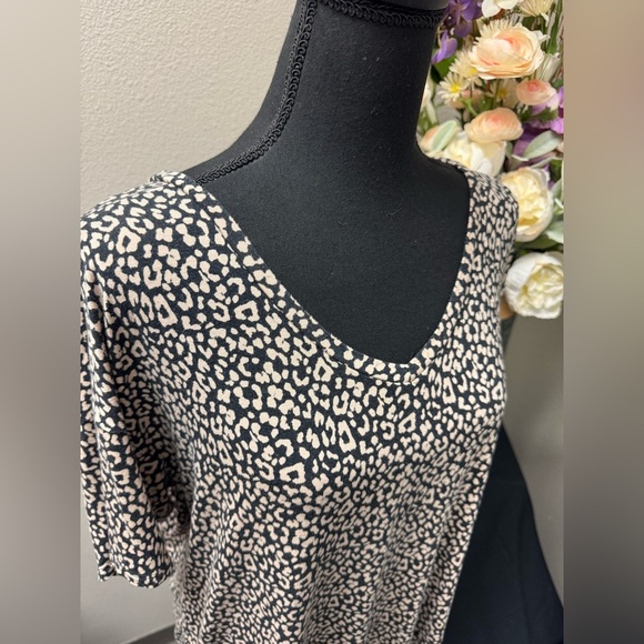 American Eagle Outfitters Black/Beige chic Relaxed Fit Top size Medium - Picture 6 of 8